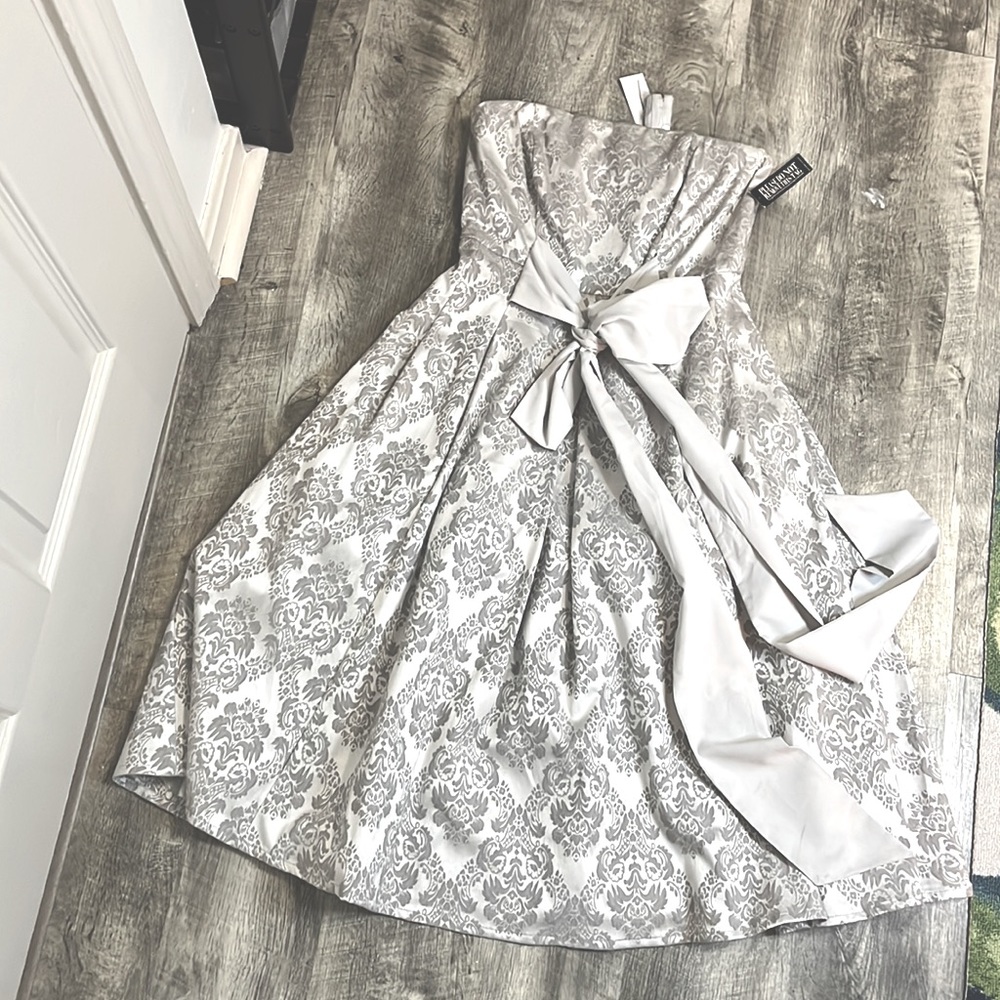 Strapless grey silver NYE New York & Co size 2P cocktail prom evening dress